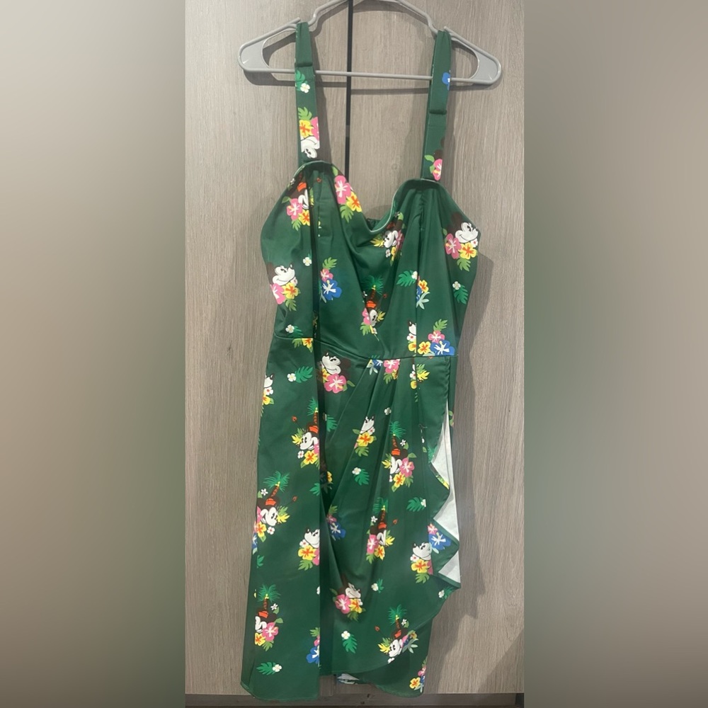 Her universe Minnie Mouse tropical dress XL. NWT. Discontinued.